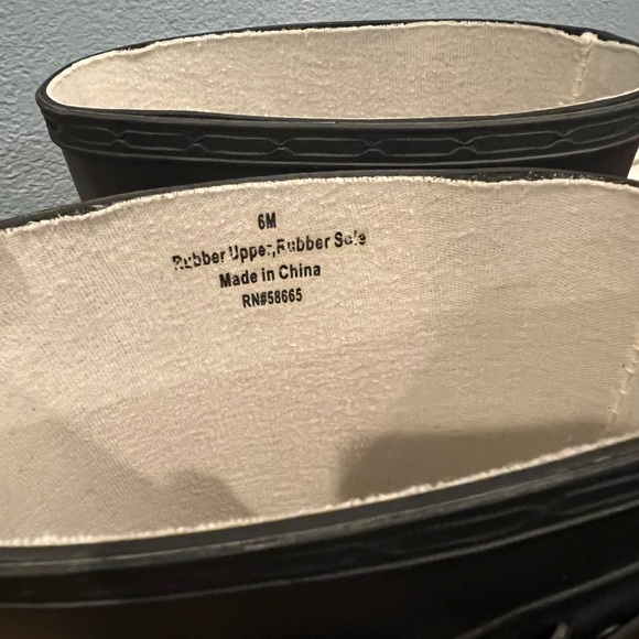 Black Rain Boots. Size 6 Womens Great condition - Picture 2 of 4